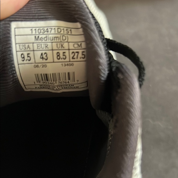 Brooks White and Black Athletic Shoes with Retro Silhouette - Picture 4 of 4